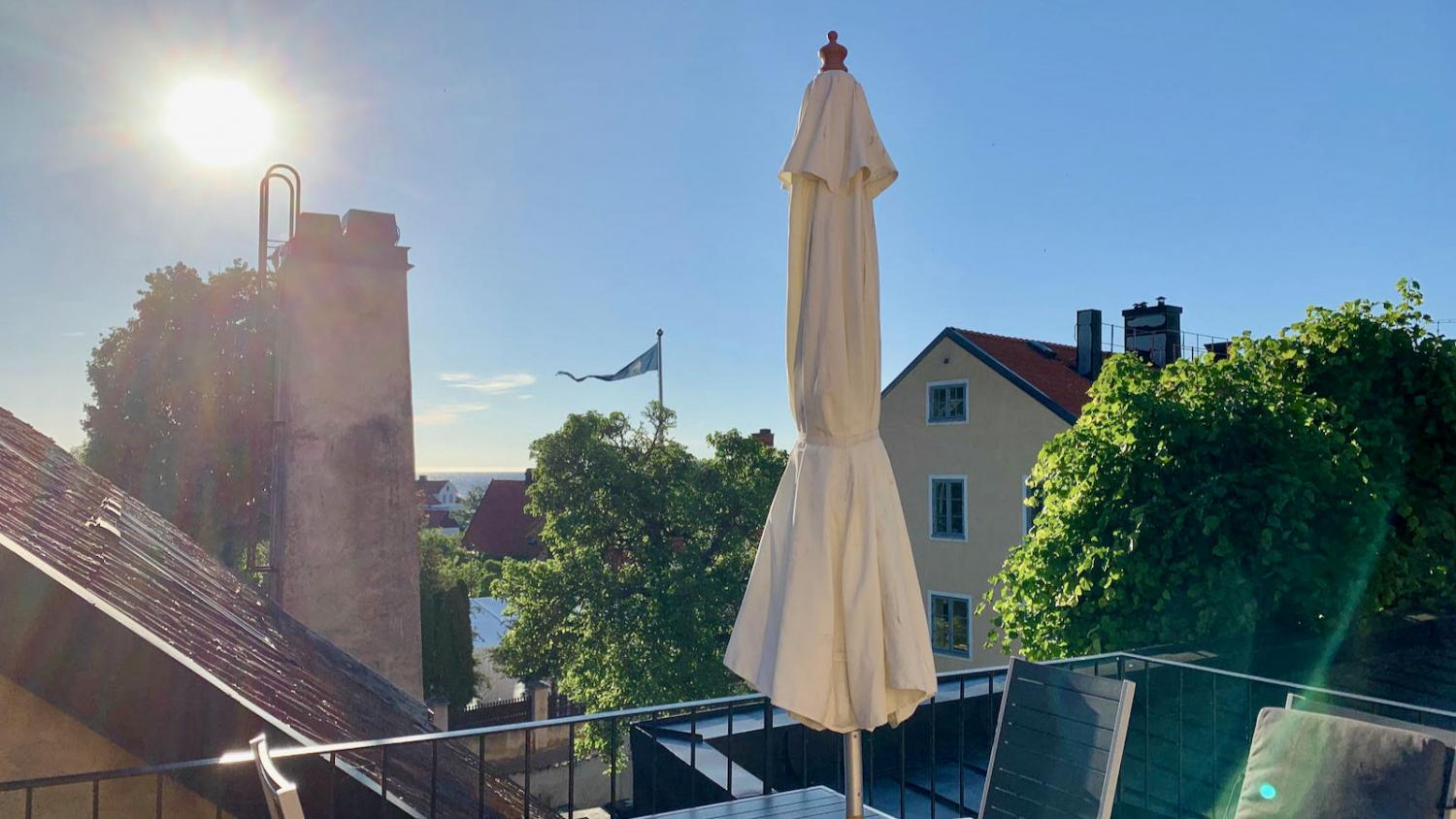 Boka 2026 - Fristående hus med takterass på Mellangatan - bara 100 meter från Almedalen