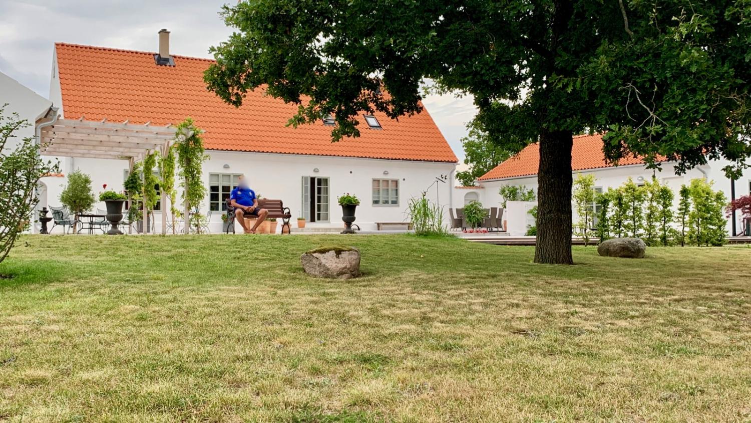 Boka 2024 - Stor villa med pool, 4 sovrum och 8 bäddar - ca 1 mil från Visby ringmur.