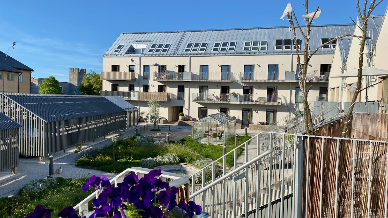 MTV 2026 - Nybyggd 6:a på 2 plan vid ringmuren: 5 sovrum, 13 bäddar, 2 badrum