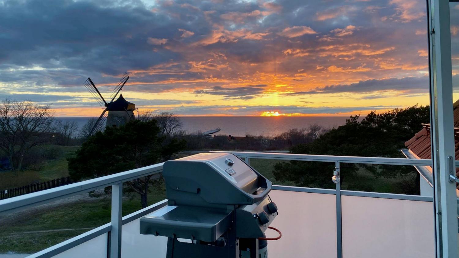 Vindsvåning med utsikt över havet, strax söder om ringmuren