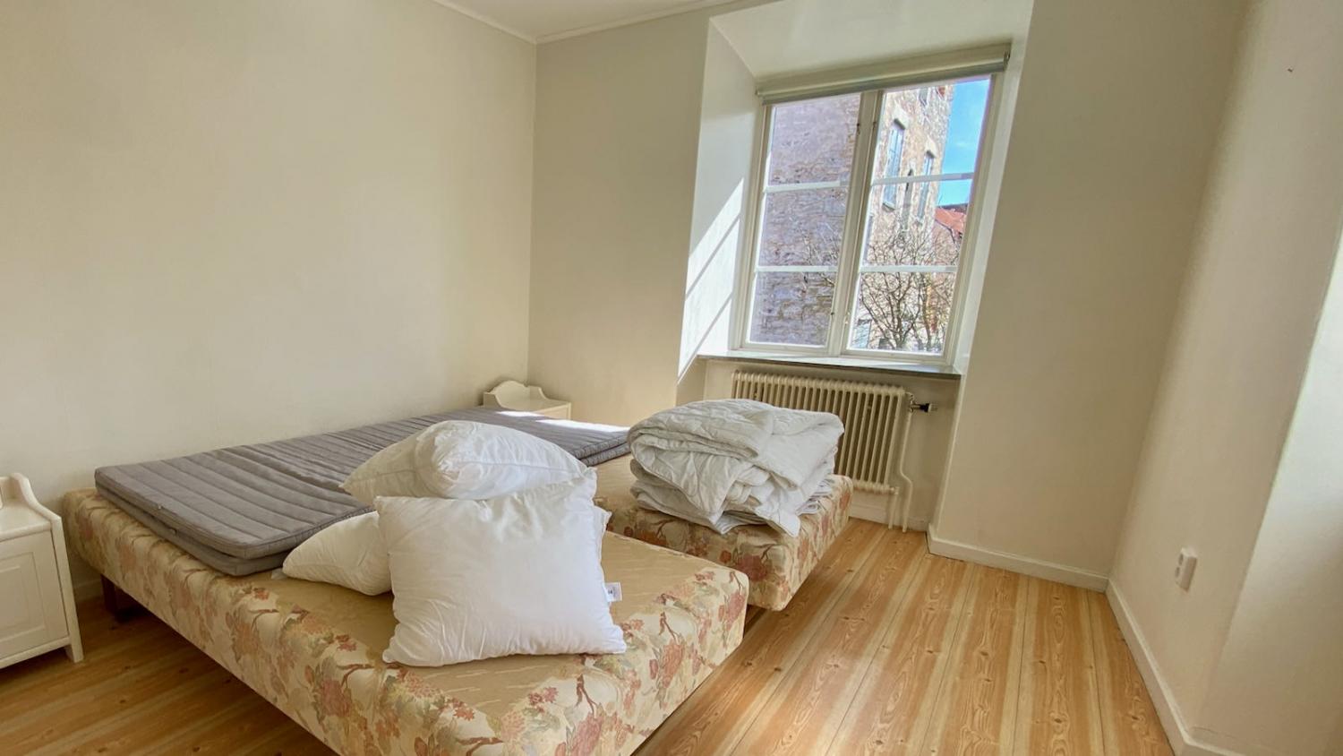 Boka 2025 - 3 rok på Strandgatan precis intill Almedalen och Strand hotell