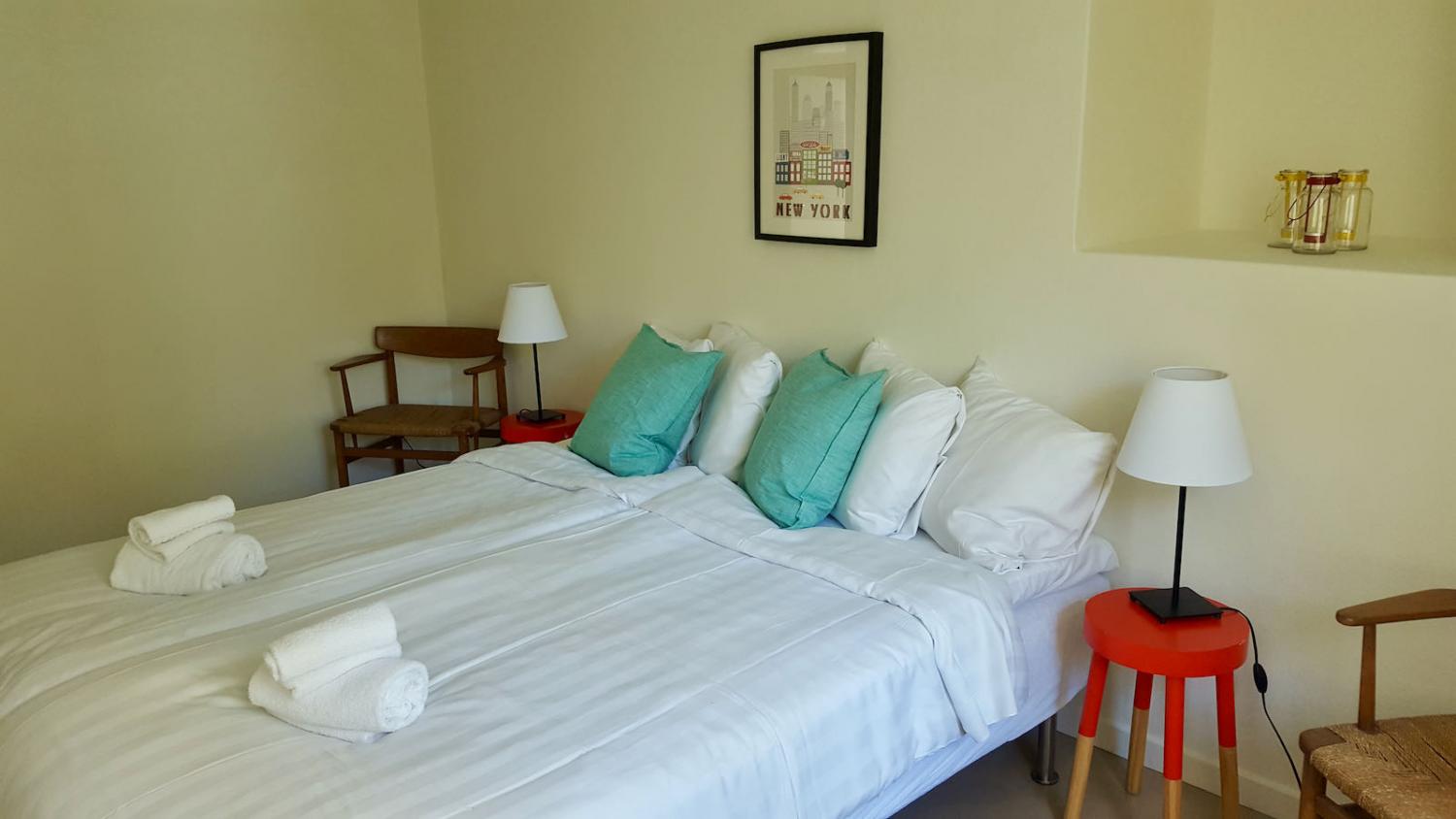 Boka 2025 - 3 rok på Strandgatan precis intill Almedalen och Strand hotell