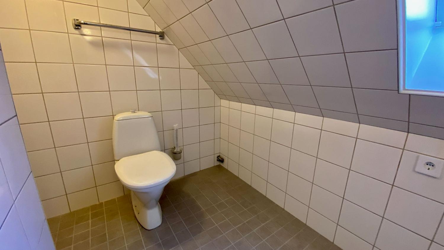 Boka 2025 - Vindsvåning på Strandgatan precis intill Almedalen