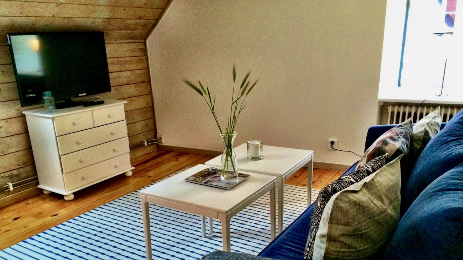 Boka 2025 - Vindsvåning på Strandgatan precis intill Almedalen