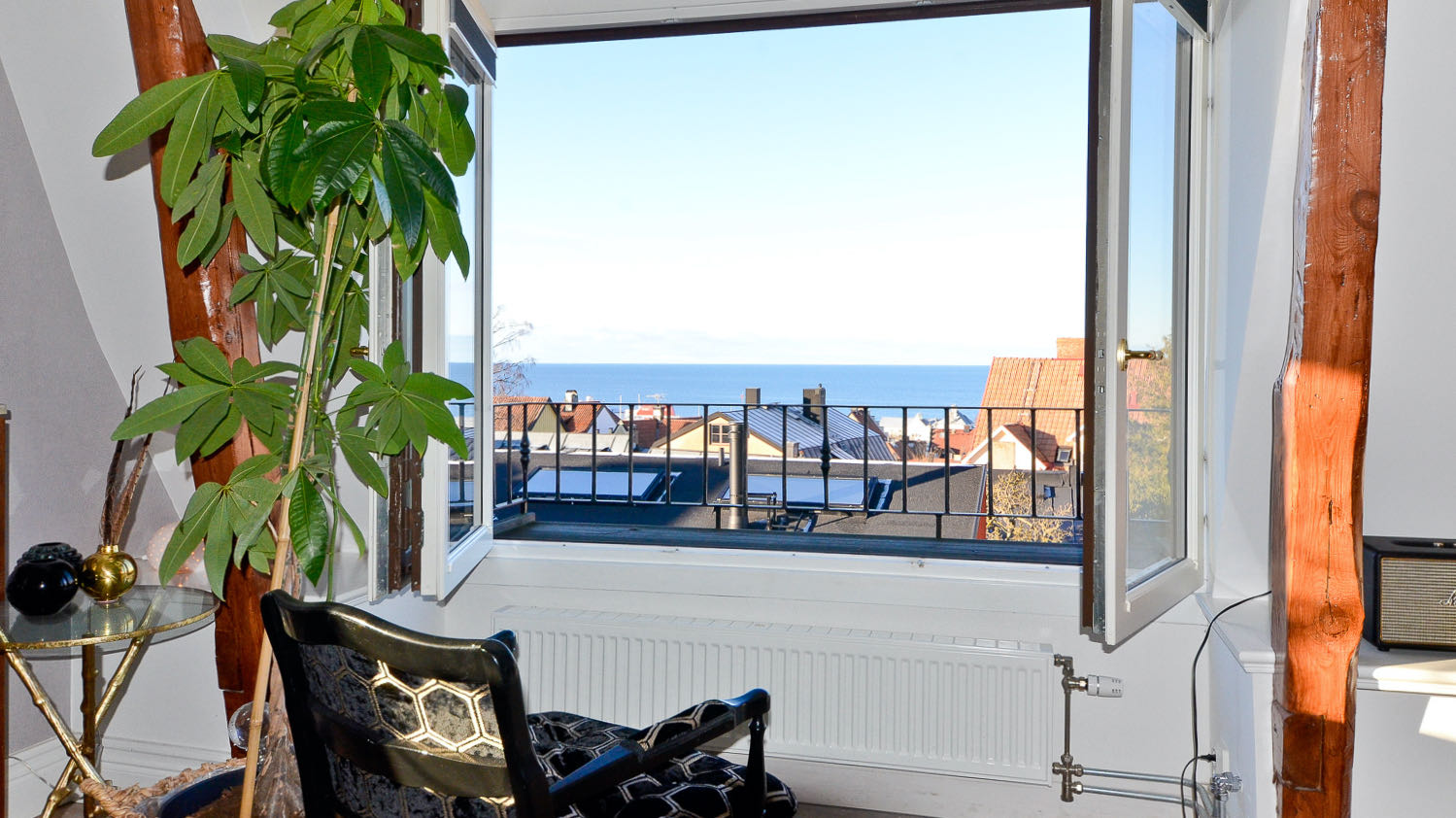 MTV 2024 - Lyxig vindsvåning på Adelsgatan med utsikt över innerstan och havet