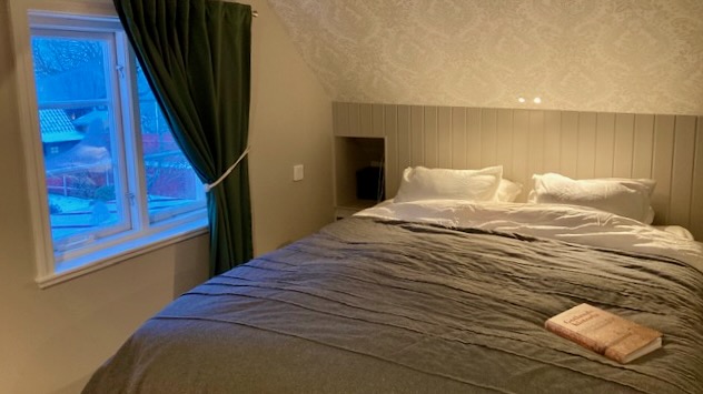Hus med mingel-trädgård på S:t Nikolaigatan, nära Almedalen.