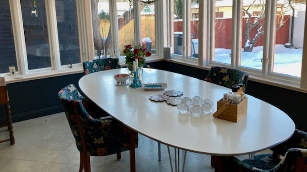 Hus med mingel-trädgård på S:t Nikolaigatan, nära Almedalen.
