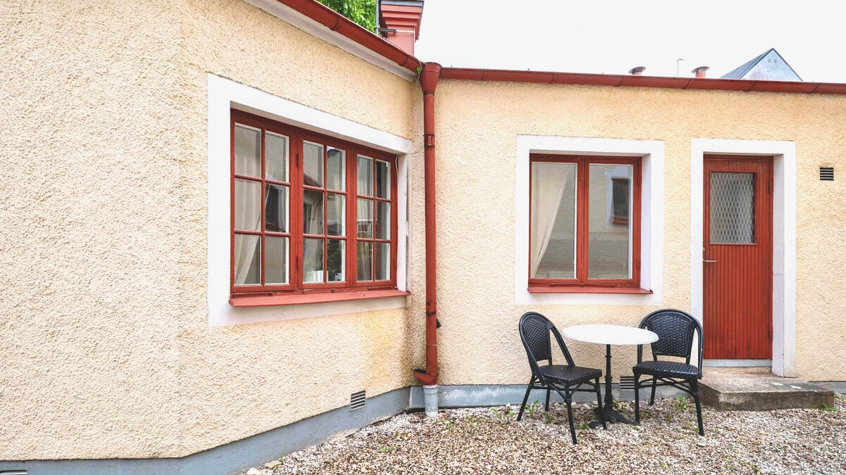 Boka 2027 - Mysigt gårdshus mitt i Visby innerstad