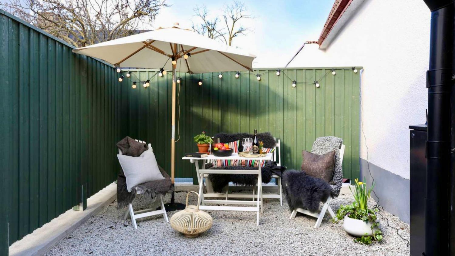 Boka 2026 - Nyrenoverat hus med egen uteplats, intill ringmuren