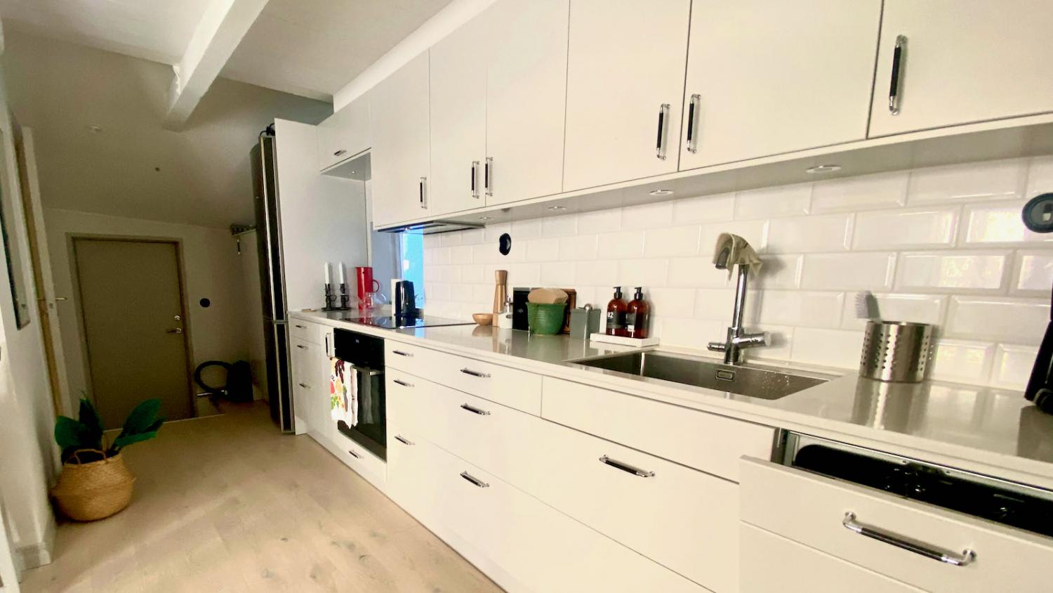 Boka 2026 - Nyrenoverat hus med egen uteplats, intill ringmuren