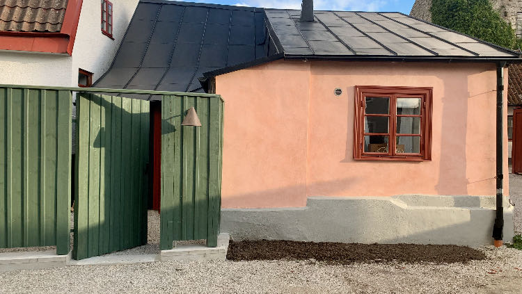 Boka 2026 - Nyrenoverat hus med egen uteplats, intill ringmuren