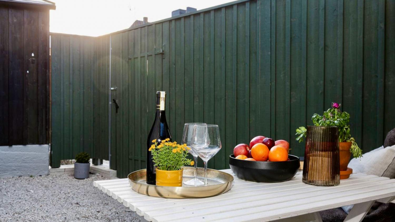 Boka 2026 - Nyrenoverat hus med egen uteplats, intill ringmuren