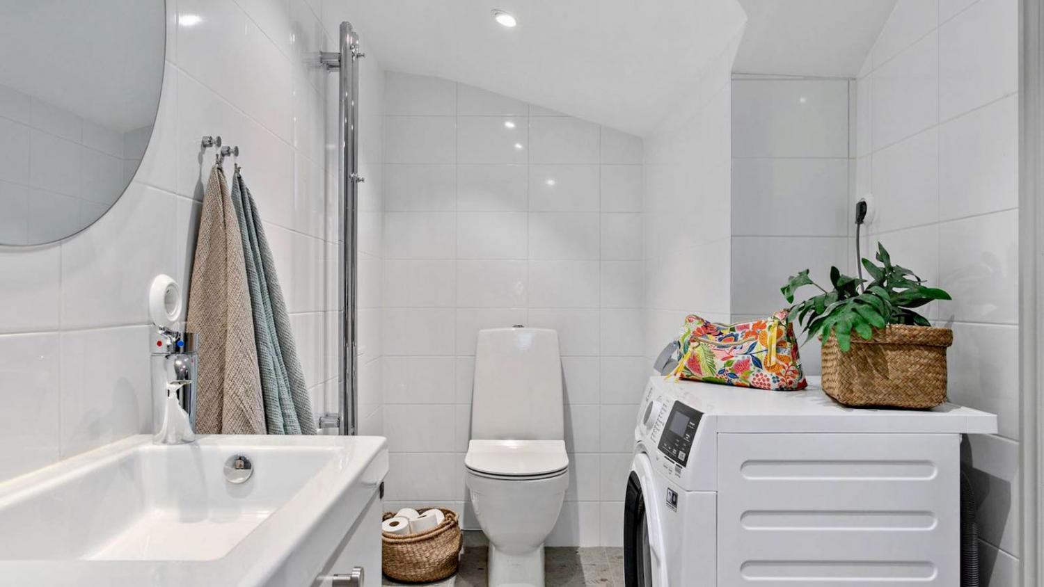 Boka 2026 - Nyrenoverat hus med egen uteplats, intill ringmuren