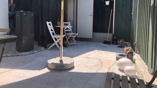 Boka 2026 - Nyrenoverat hus med egen uteplats, intill ringmuren