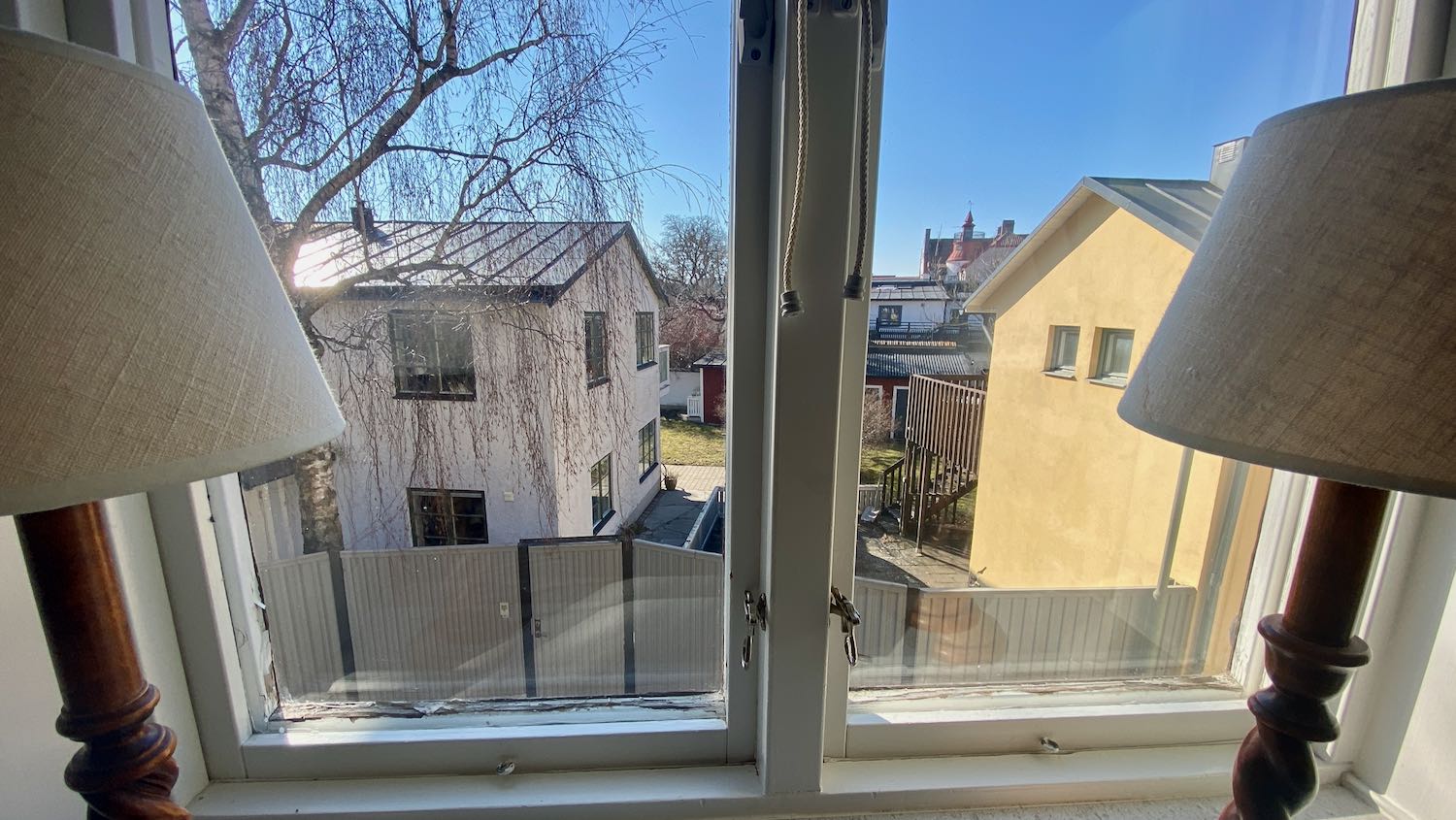 Hotell-lägenhet vid Adelsgatan för 2 personer. Gård för mingel.