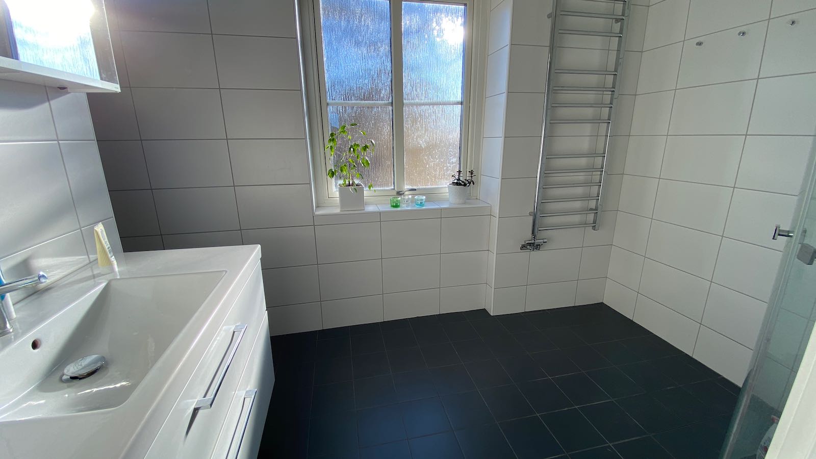 Boka MTV 2026 - Stort hus med stor mingelträdgård vid Norderport. Gångavstånd till Almedalen.