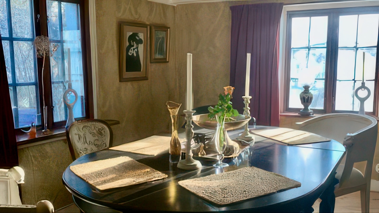 Boka 2026 - Semesterparadis, gård med 3 byggnader, vid Tofta strand. 16 bäddar.