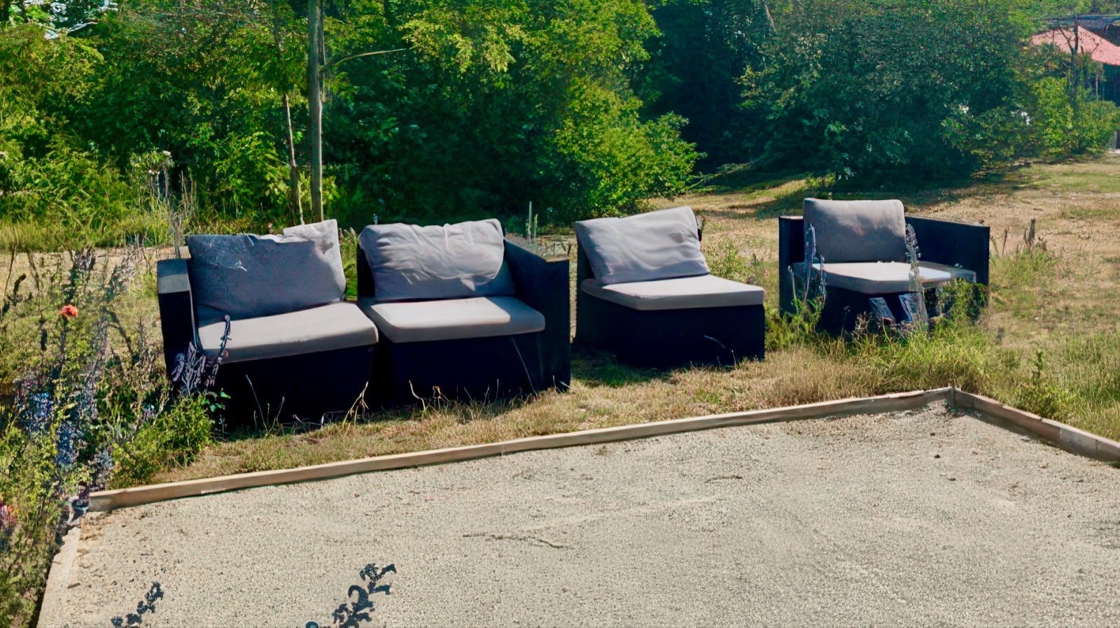 Boka 2026 - Semesterparadis, gård med 3 byggnader, vid Tofta strand. 16 bäddar.