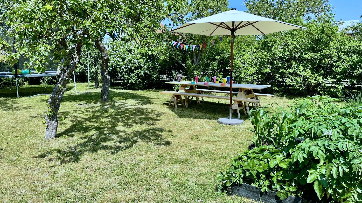 Boka 2027 - Villa på 3 plan med 4 sovrum och trädgård, några minuters promenad från ringmuren