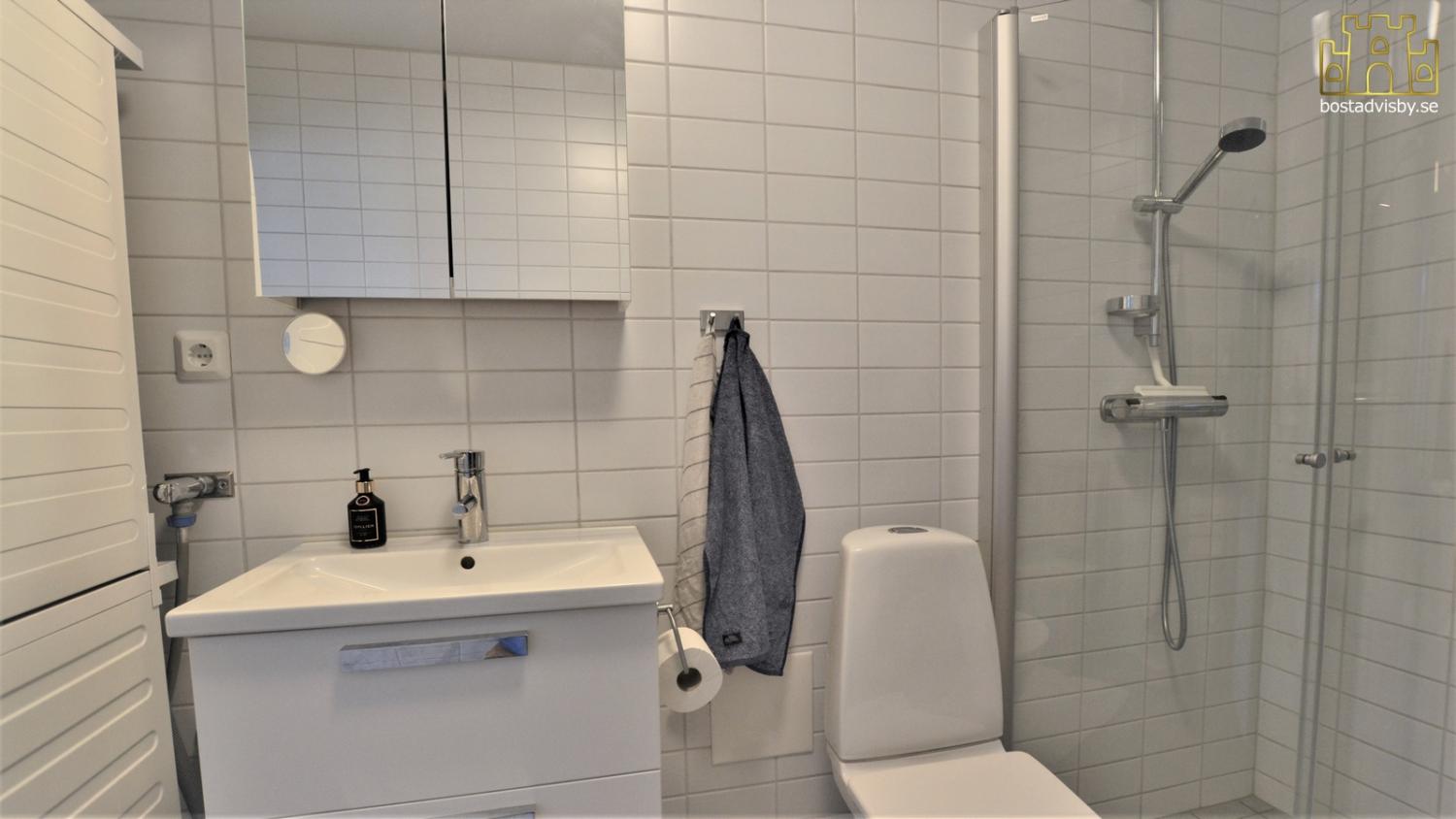 150 meter från Almedalen. Fräsch lägenhet för 5 personer.