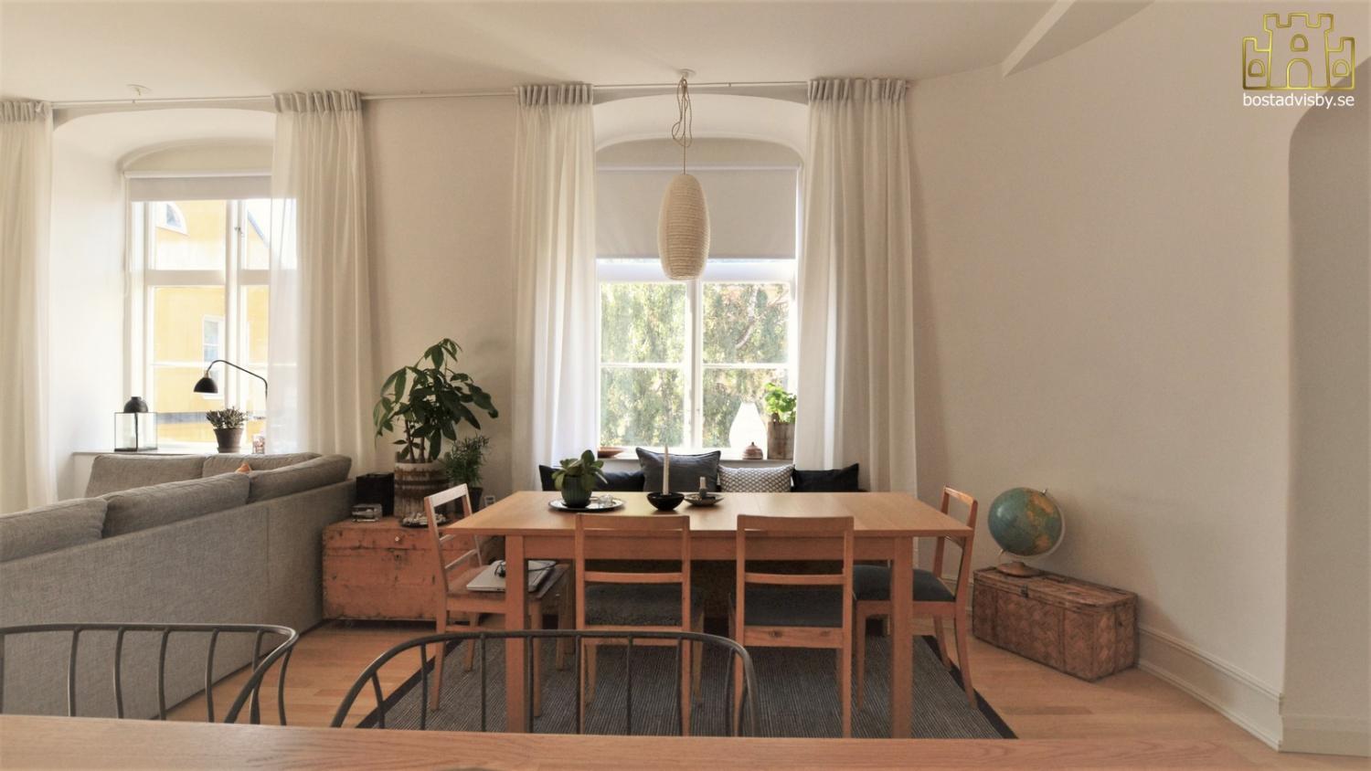 150 meter från Almedalen. Fräsch lägenhet för 5 personer.