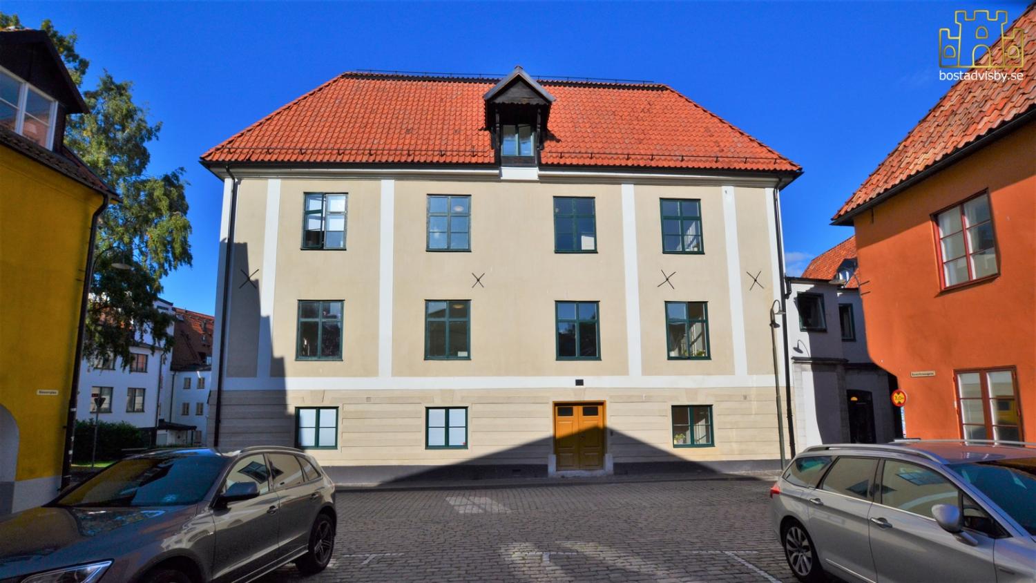 150 meter från Almedalen. Fräsch lägenhet för 5 personer.