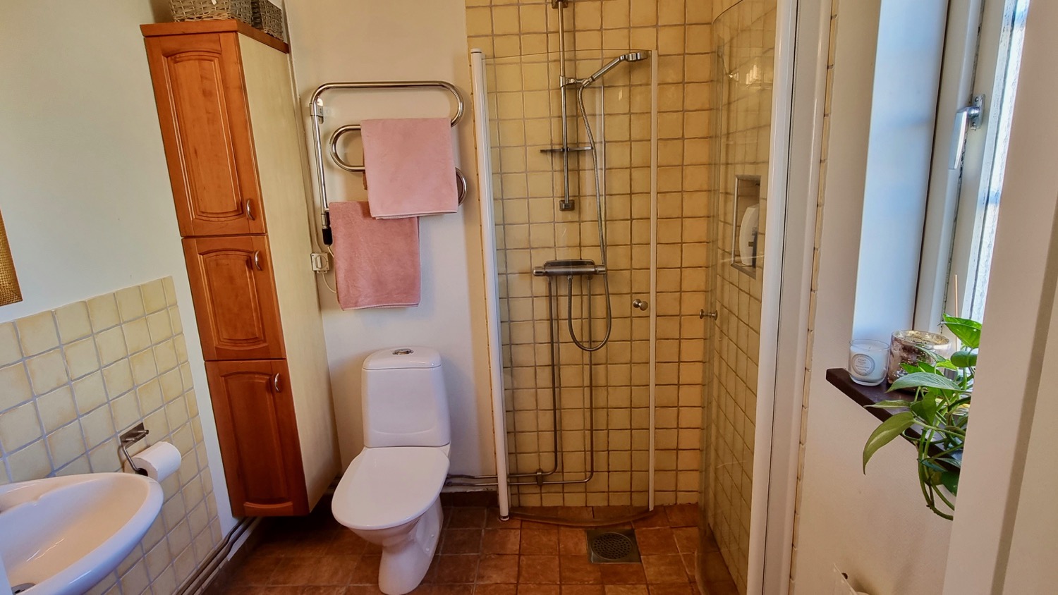 Boka 2023- Fin villa med 10 bäddar i östra Visby