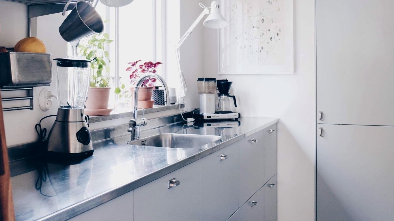 Boka 2024 - Fint hus på 3 plan, utsikt över Visby hamn, nära ringmuren.