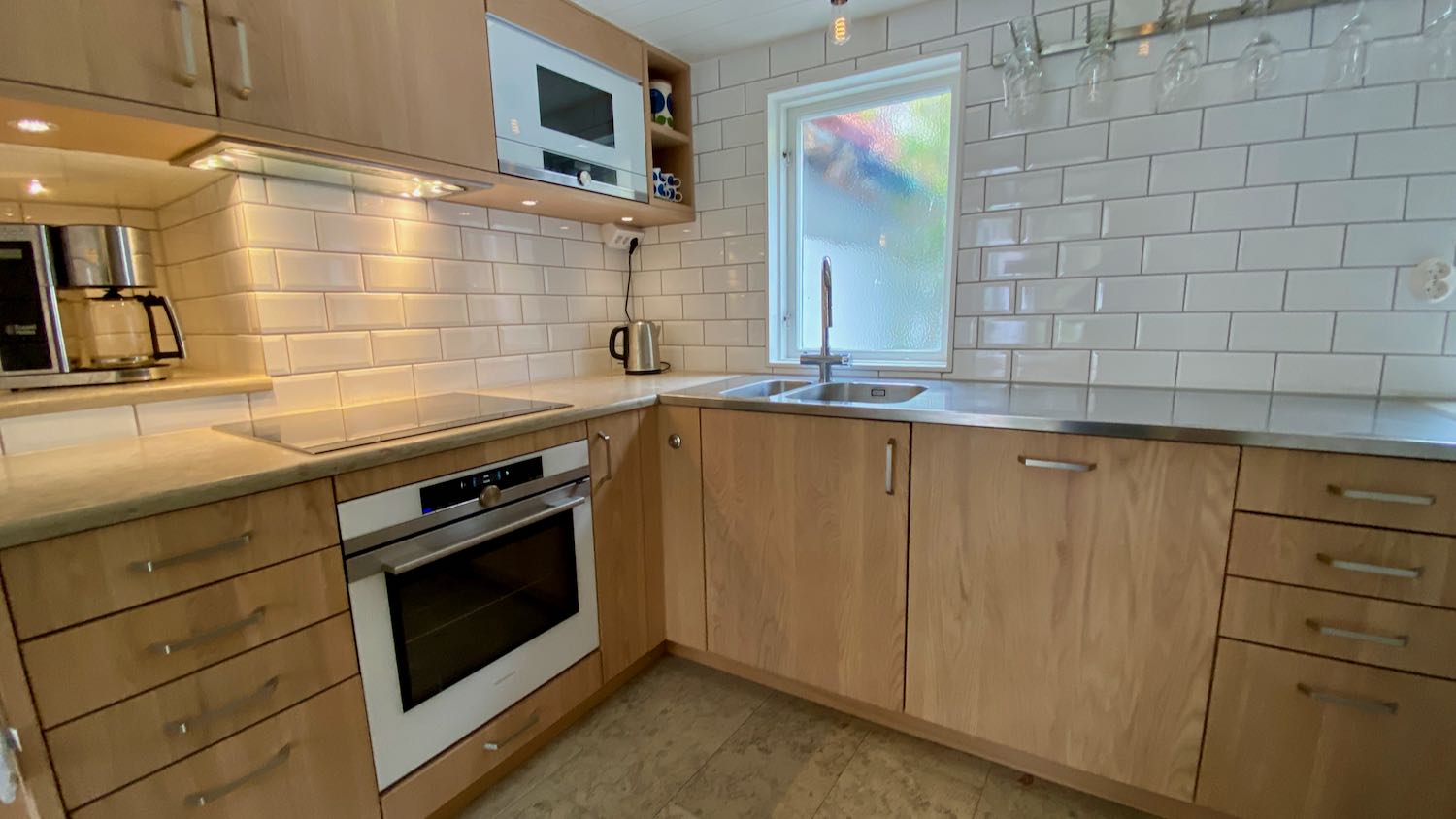 Villa med 5 sovrum och mingelträdgård intill S:t Hans Café, ett stenkast från Almedalen