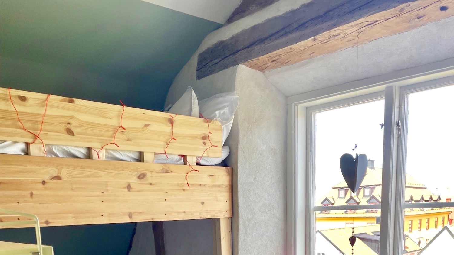 MTV 2026 - Stor etagelägenhet på 2 plan, precis intill S:t Hans ruin. Ett stenkast från Almedalen.