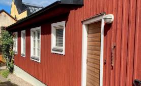 Boka 2026 - Nytt objekt 9 juni. Gårdshus nära Wallers plats, mitt i hjärtat av innerstan