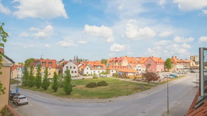 Nyrenoverat radhus, 3 sovrum på två plan vid Södertorg, innanför ringmuren, Visby